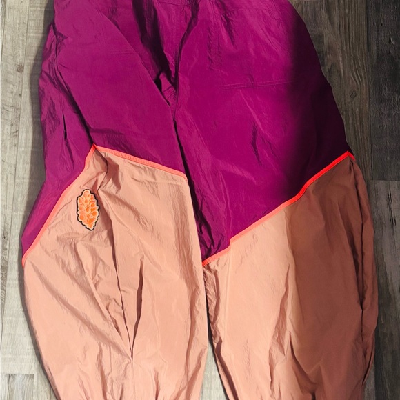 FP Movement FreeflowColorblock Joggers. Retail$98 Size XS,M,L. - Picture 7 of 9